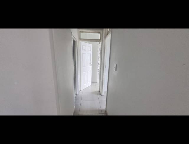 2 BEDROOM FLAT TO LET IN ESSENWOOD